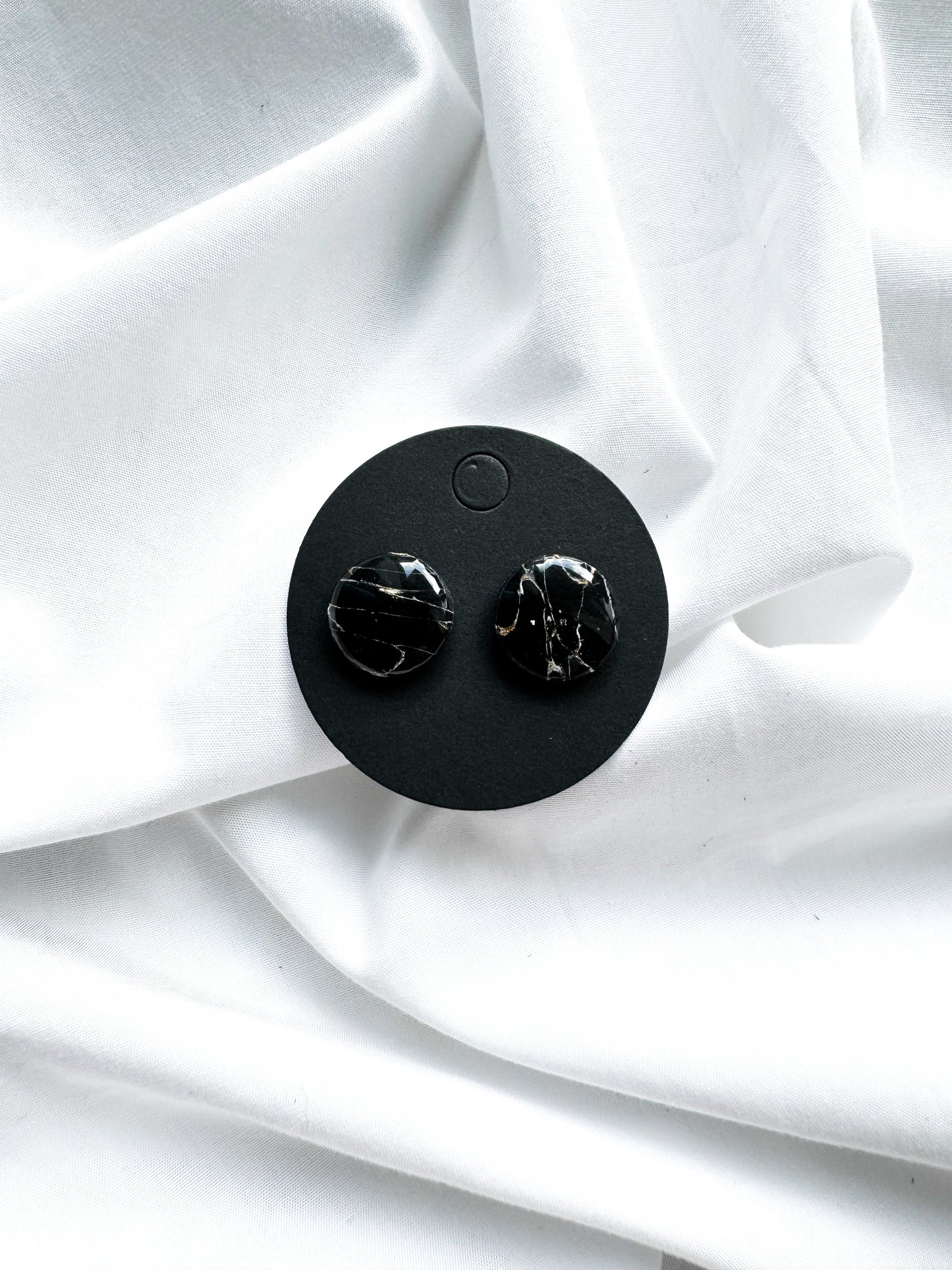 Prie ausies prigludę auskarai