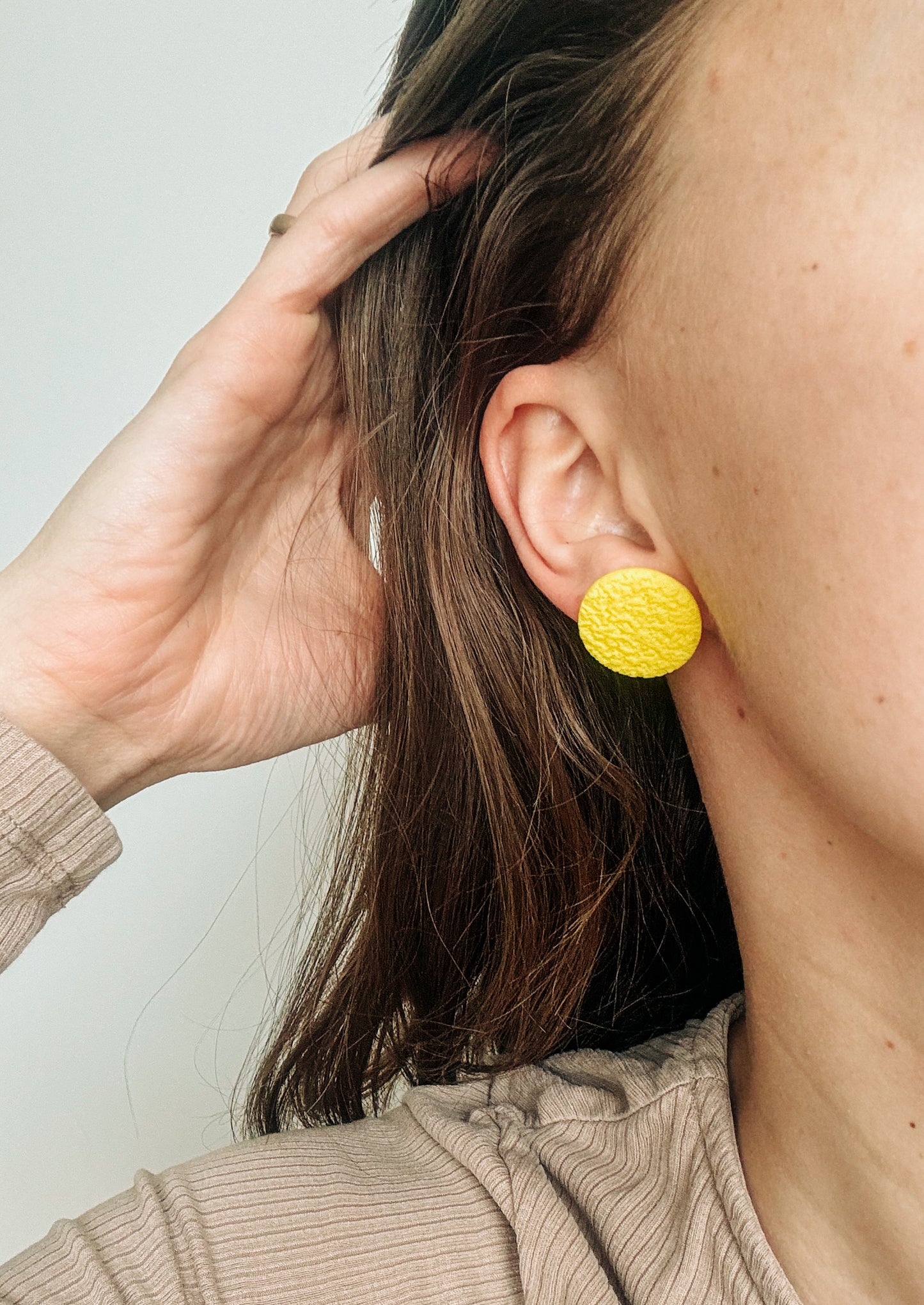 Prie ausies prigludę auskarai